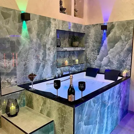 Aura Premium